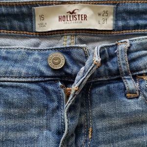 Hollister Destressed Low Rise - Size1 W25 L31